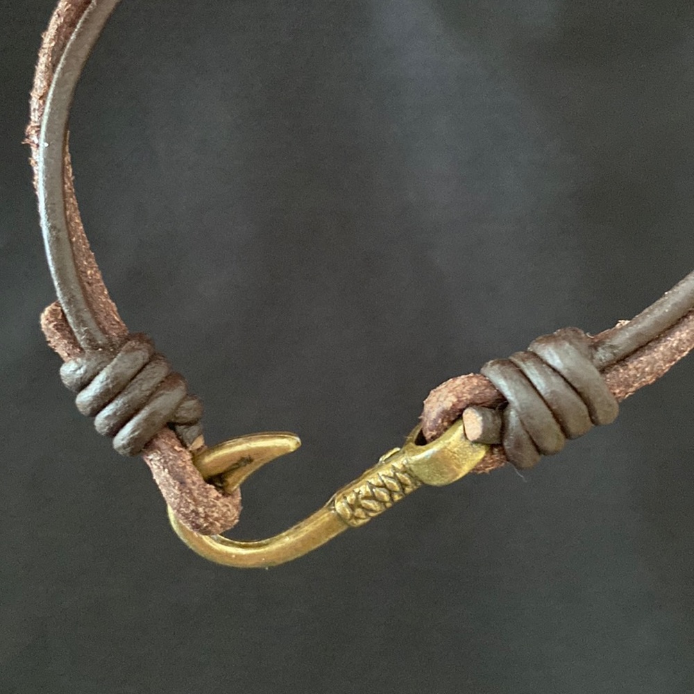 LEATHER HOOK BRACELET